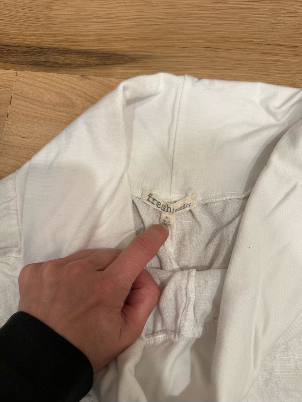 Fresh Laundry sz med linen white shorts - Picture 2 of 3